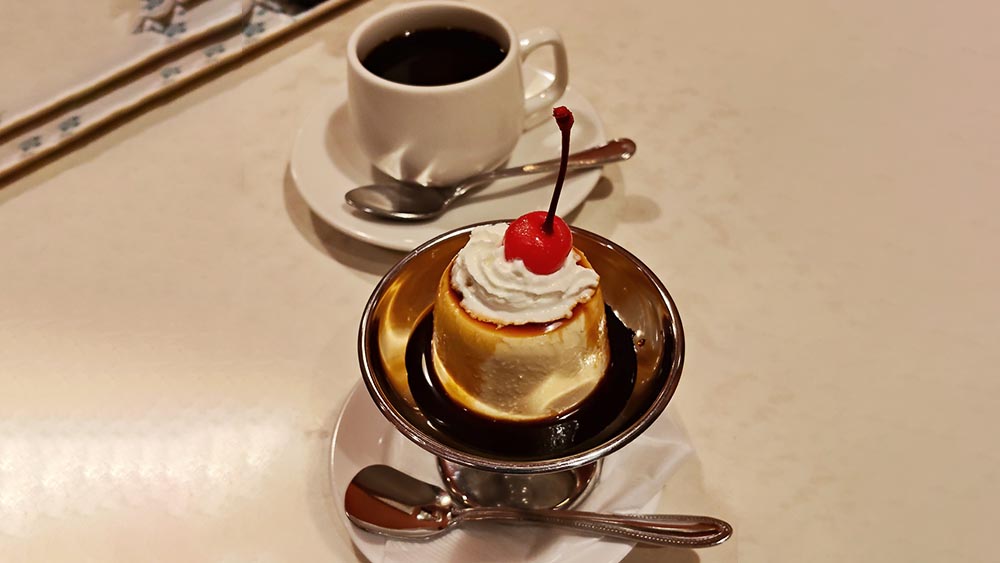 神戸・三宮│居留地のレトロモダンなビル1階「Cafe Rest 8番館」