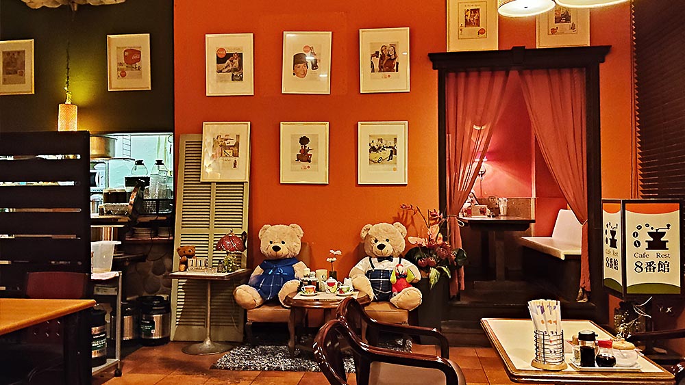 お店の雰囲気│独特のムードが漂う、くつろぎ空間